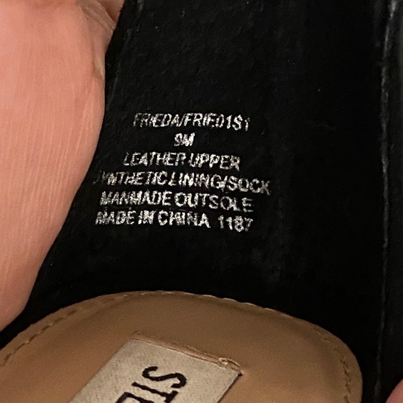 STEVE MADDEN: SIZE 9 BLACK ANKLE STRAP W/ CHUNKY WOODEN HEEL - Picture 4 of 6